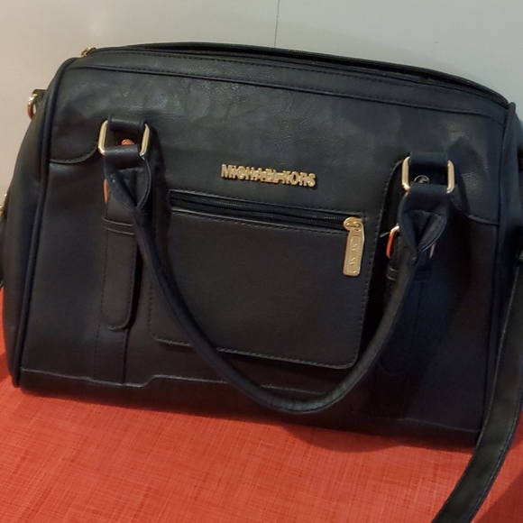 MK Purse - Picture 4 of 4